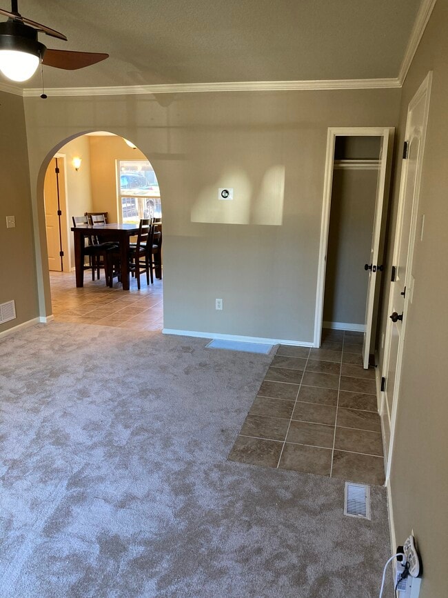 Building Photo - 4522 Roanoke Pkwy Unit A Rental