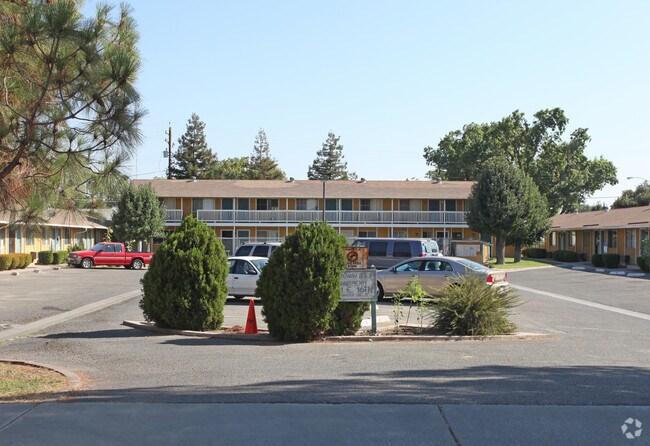 Photo - Gateway Pines Apartments