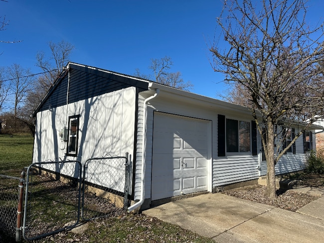 Photo - 139 Raintree Rd