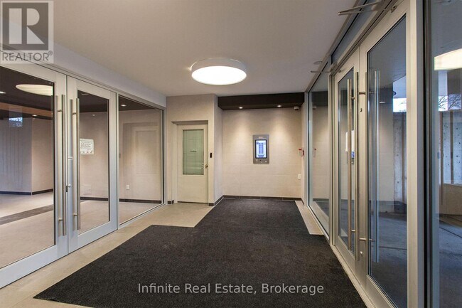 Photo - 666 Spadina Ave. Unit 403