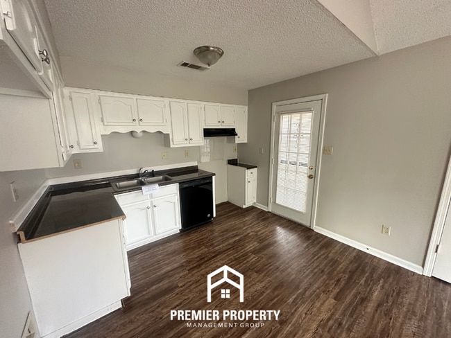 Photo - Charming 3BR/2BA Memphis Home with Vaulted Ceilings, Fireplace & Fenced Yard