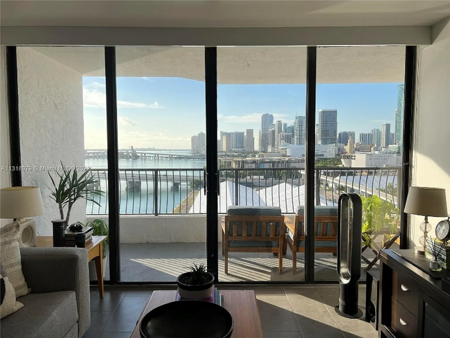 Photo - 555 NE 15th St Unit 14I