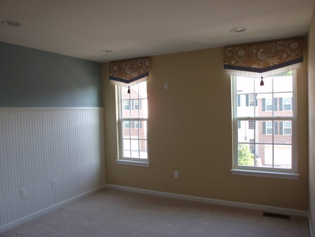 Photo - 325 Broadstone Dr