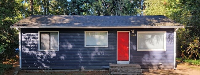 Building Photo - Edmonds 1 Bedroom 1 Bath Cottage Unit 8805 1/2 244th St SW