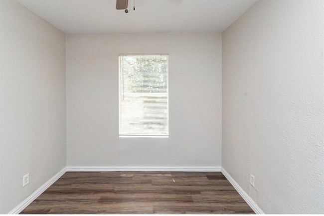 Photo - 5633 Curzon Ave