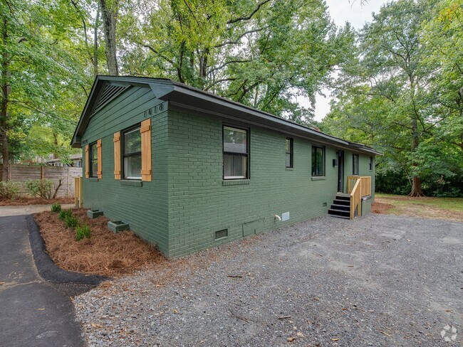 Building Photo - Adorable Two Bedroom Duplex in NODA! Rental