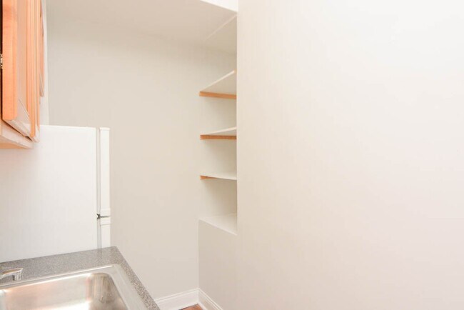 4752 N Paulina Unit 701