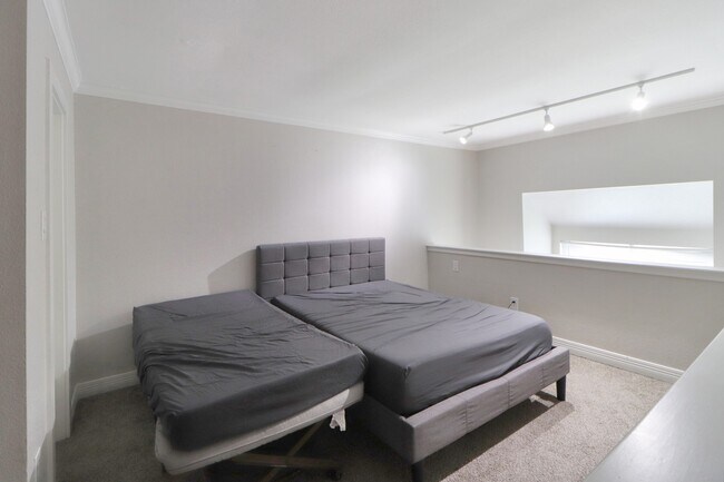 Photo - 5929 Queensloch Dr Unit 104