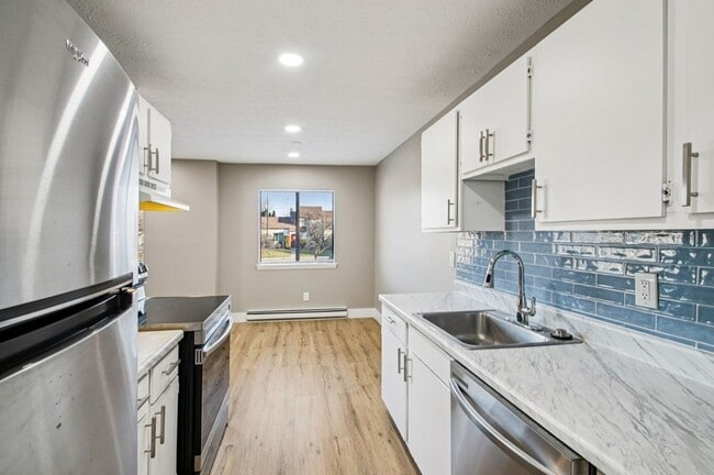 Kitchen - Clearview Farms Apartments