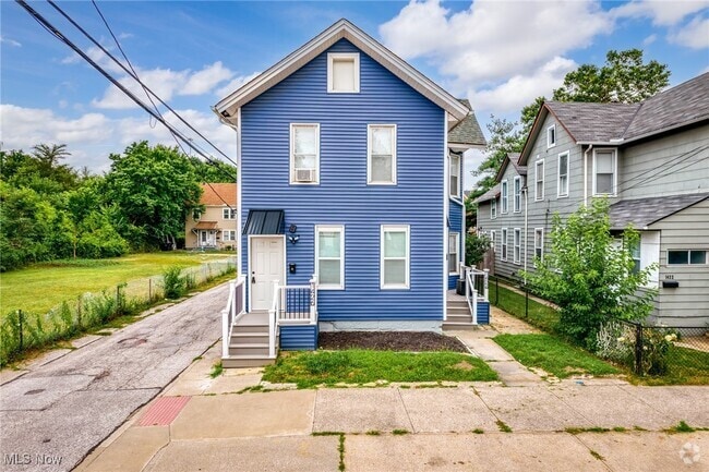 Building Photo - 1426 Starkweather Ave Rental