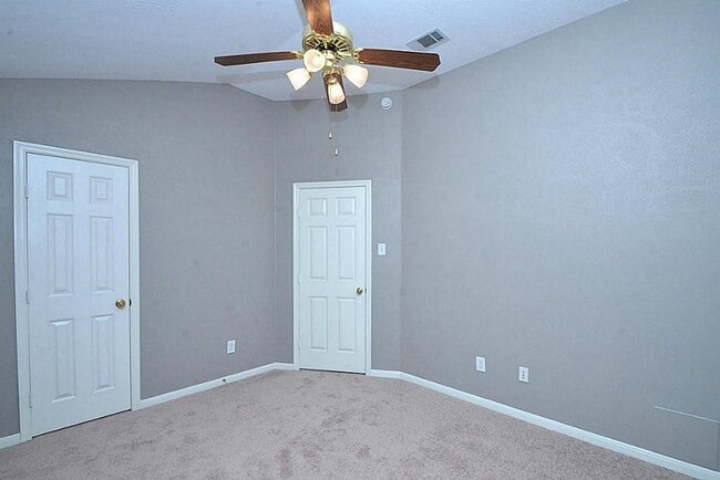 Building Photo - 4611 Silverlake Dr