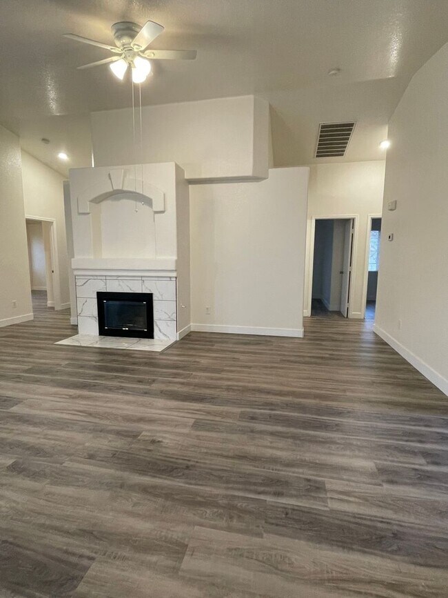Photo - Newly Renovated 4 Bd/2 Ba Home in North La...