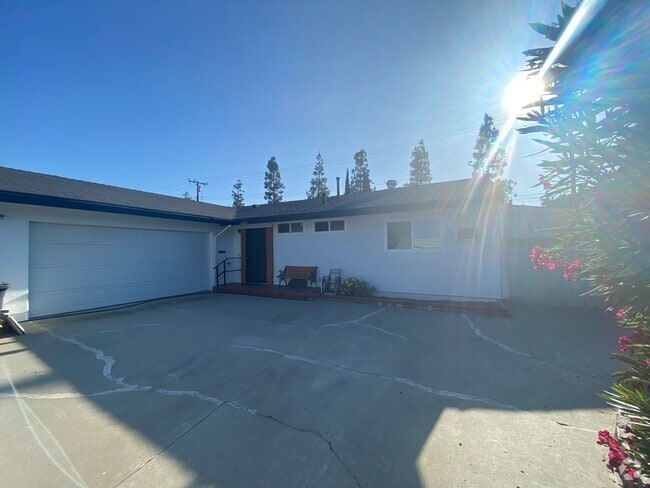 Building Photo - 12614 Renville St Rental