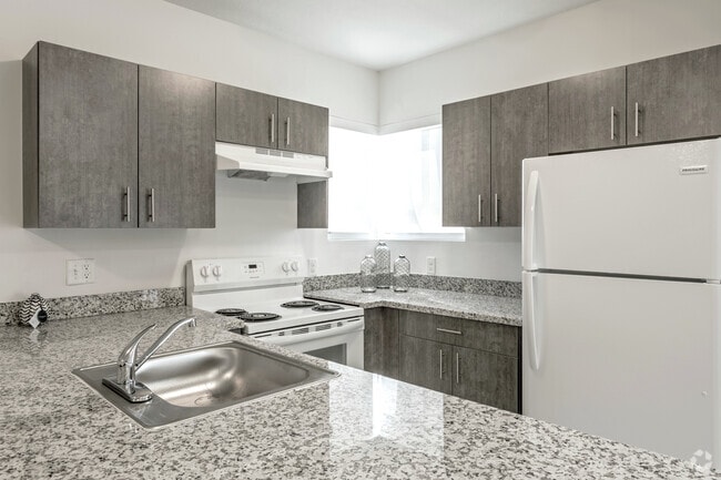 2BR, 2BA - 790SF