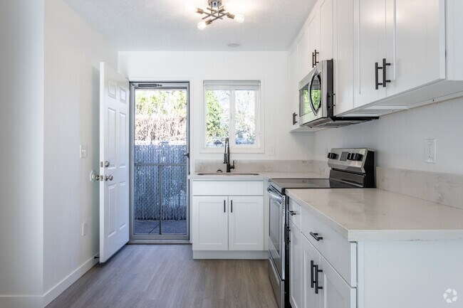 2BR, 1BA - 800SF - Tabor Villa