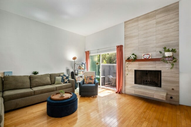 1916 Mathews Ave