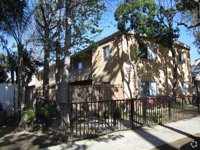 Building Photo - 437 Walnut Ave Unit 5 Rental