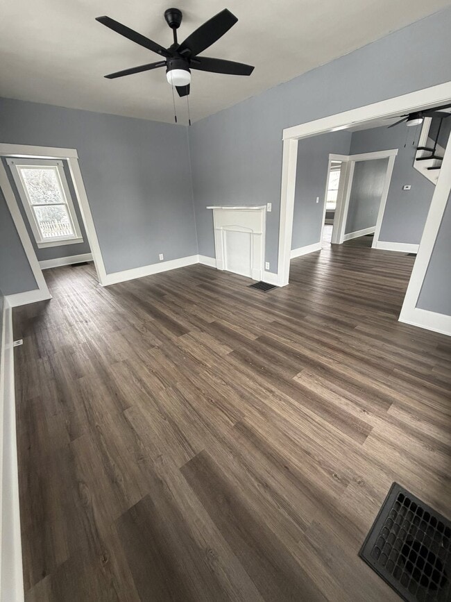 Photo - 1930 S River Rd