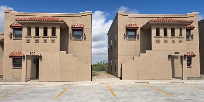 Photo - 300 Western Dr