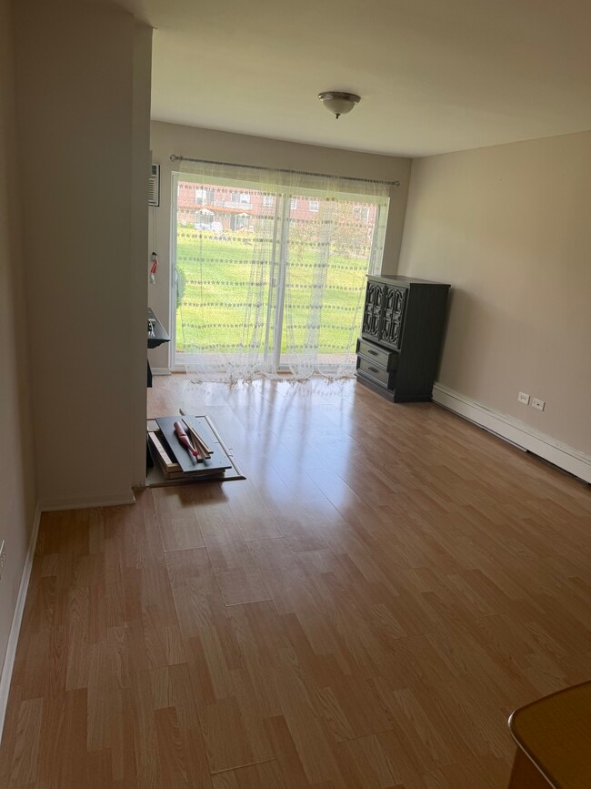 Building Photo - 755 Grove Dr Unit 106
