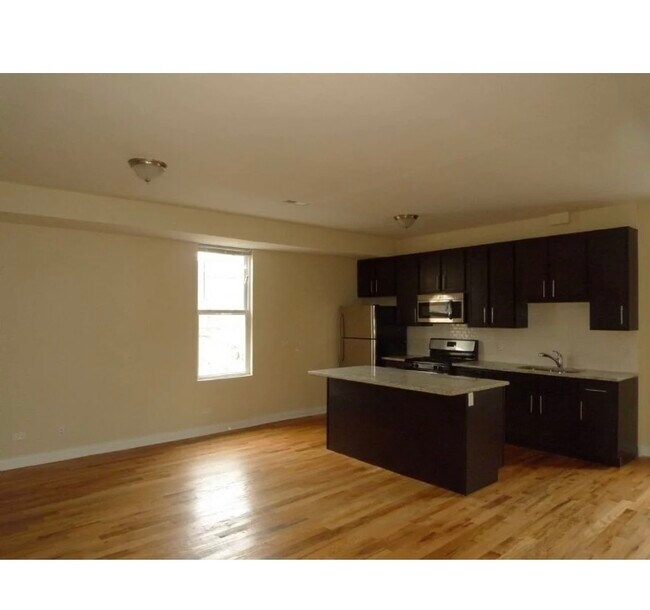 Photo - 1610 N Bosworth Ave