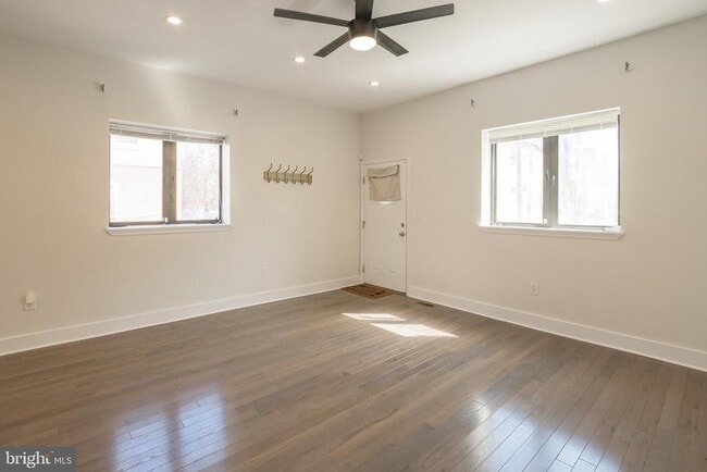 Building Photo - 1214 S 21st St