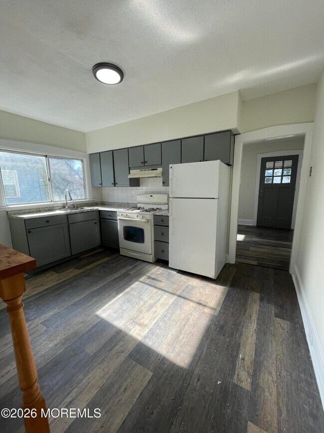 37 E Gloucester Pike
