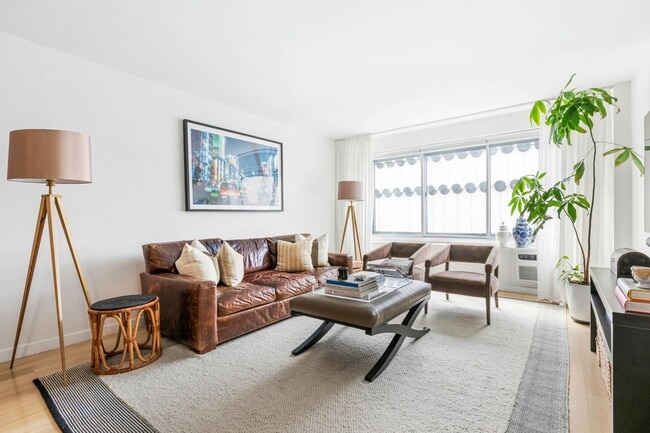 Photo - 175 W 12th St