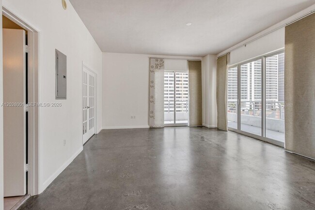 Photo - 133 NE 2nd Ave Unidad 1402