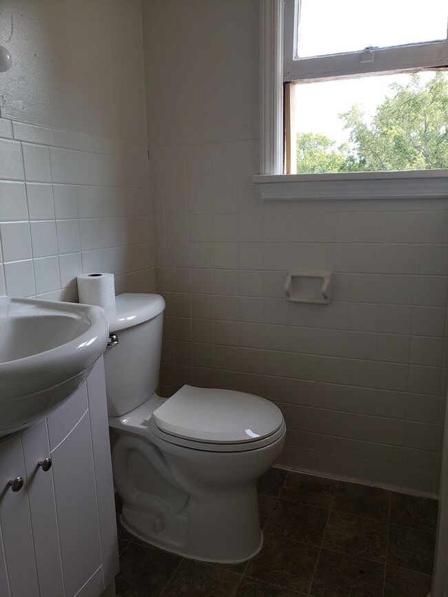 Photo - Robb Ave W 221-225 Unit 225 W Robb Ave "MET Accepted"