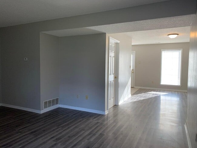 Photo - 2119 Live Oak Ln