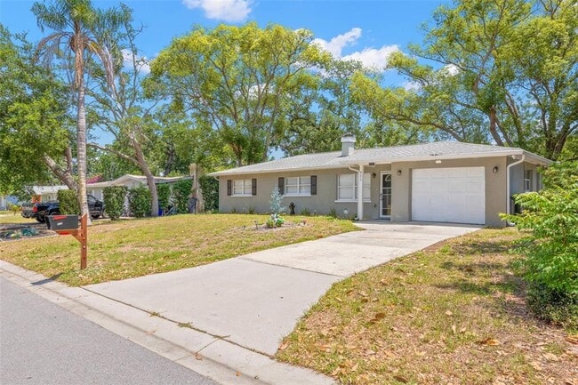 Photo - 611 Pinewood Dr