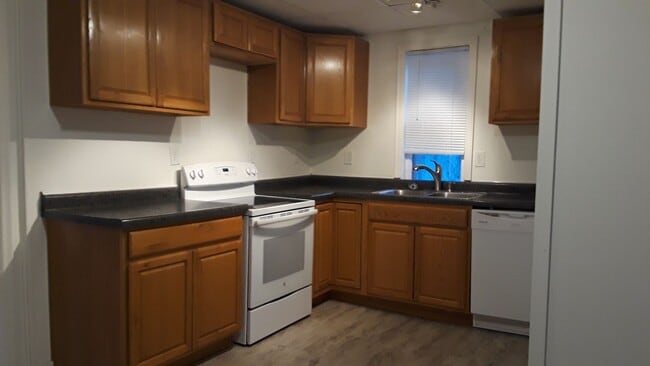 Photo - AVAILABLE JULY - 3 BED 1 BATH Unidad Apt. #2