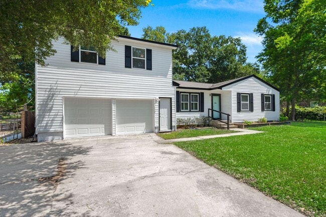 Photo - Spacious Split-Level Living with Dual Fireplaces & Expansive Deck