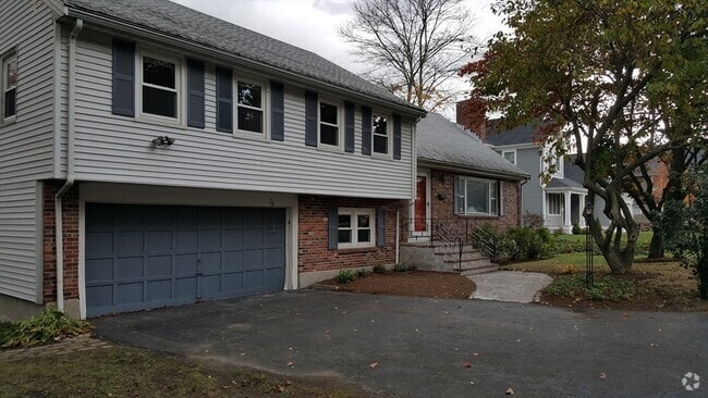 Building Photo - 76 Wellesley Ave Rental