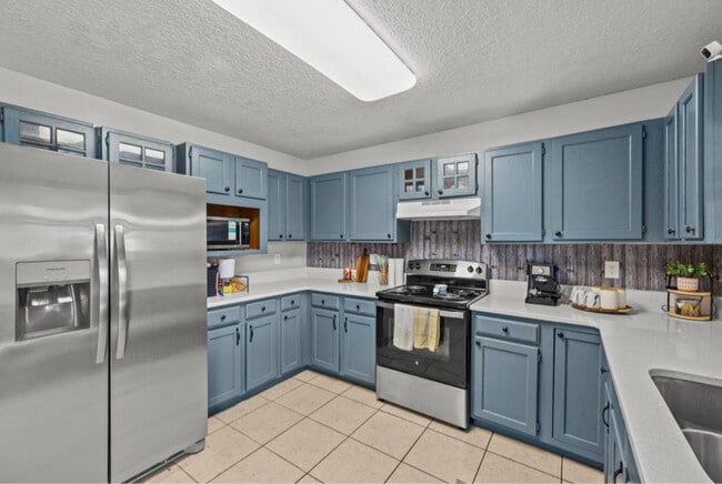 Photo - 324 Montgomery Ct