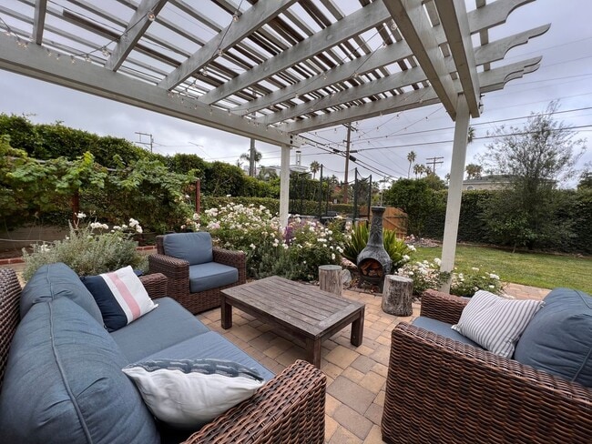 Photo - 3B/3B LUXURY Remodeled Home! w/ Garage! Large Fenced Backyard! Bike to the Beach!