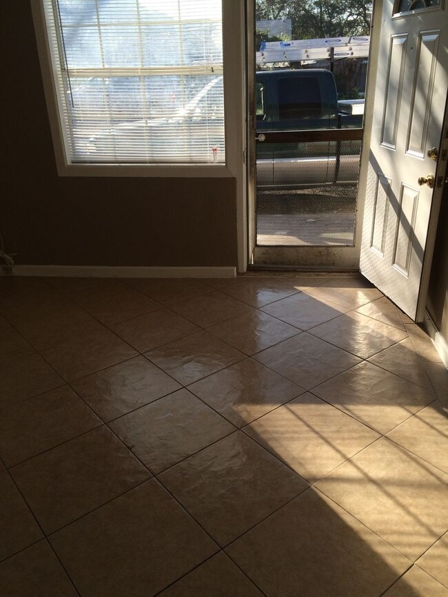 Photo - 203 Gorman Unidad C