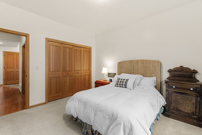 Photo - 3300 Graf St