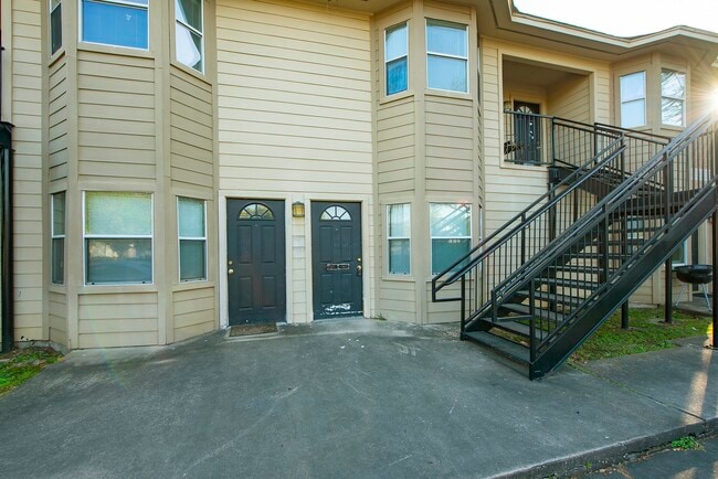 Building Photo - 3238 E Alabama Ave
