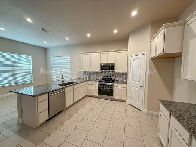 Photo - 7115 90th St