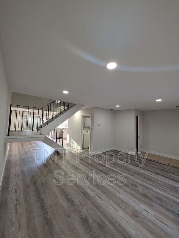 Photo - 4068 Weymouth Ln