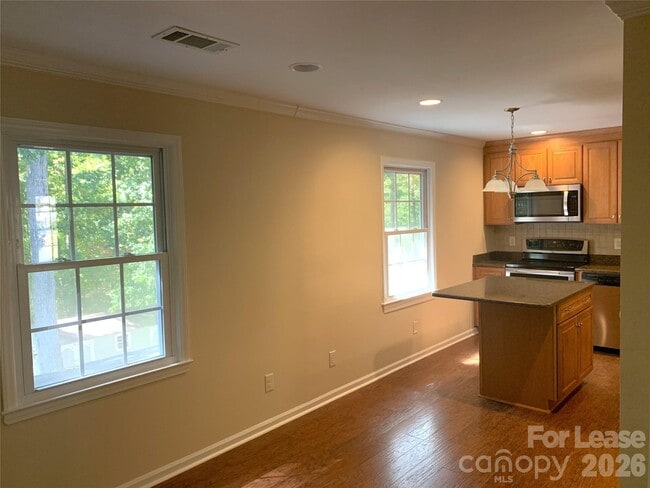Photo - 1114 Glenshannon Rd
