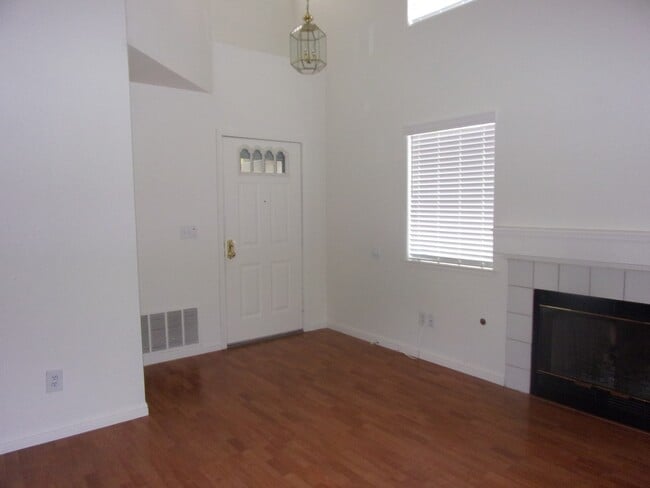 Photo - 853 Vassar Dr