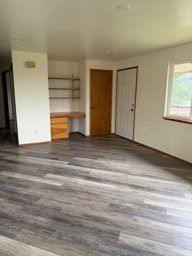 Building Photo - 469 7th Ave Unit 2