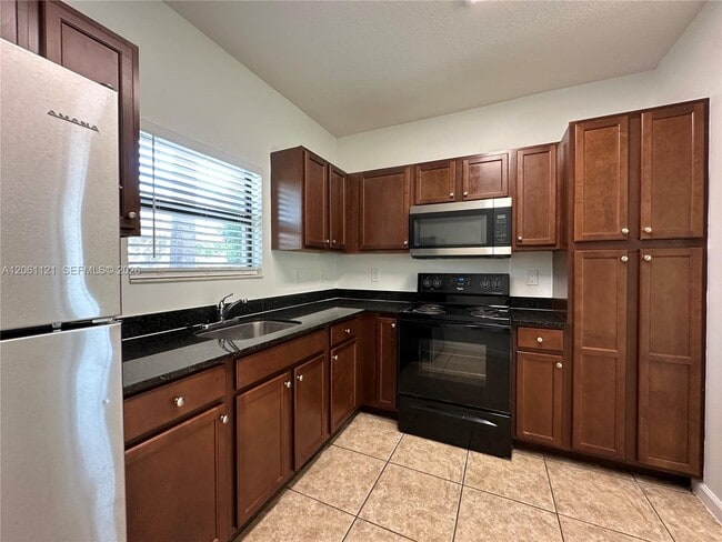 Photo - 1035 NE 10th Ave Unit 3