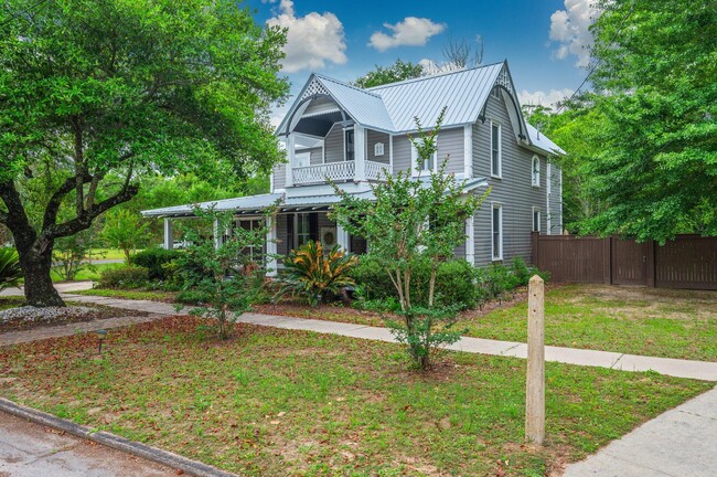 Photo - 54 Plateau Ave