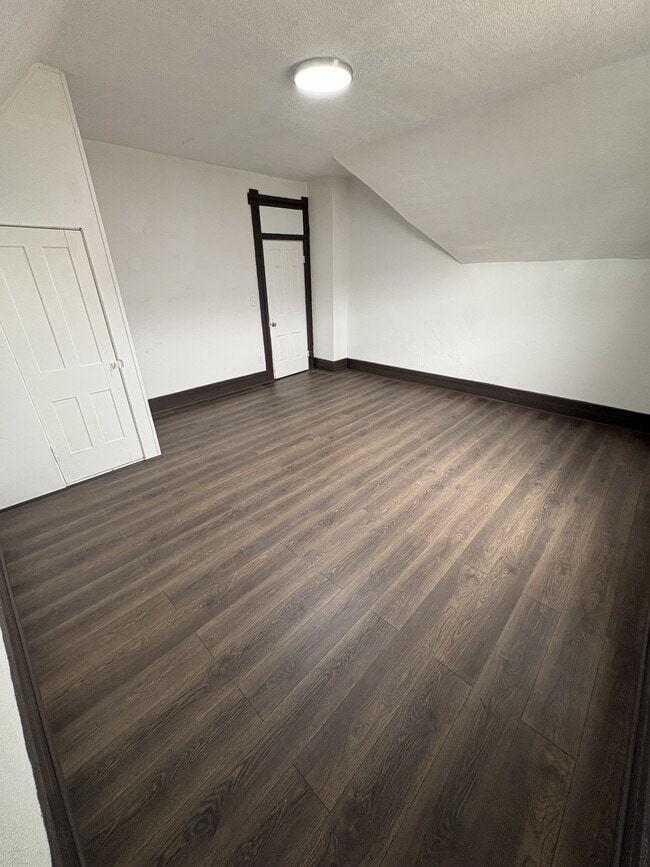 Photo - 253 W Morrison St