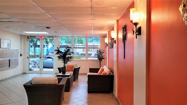 Building Photo - 524 Washington Ave Unit 213