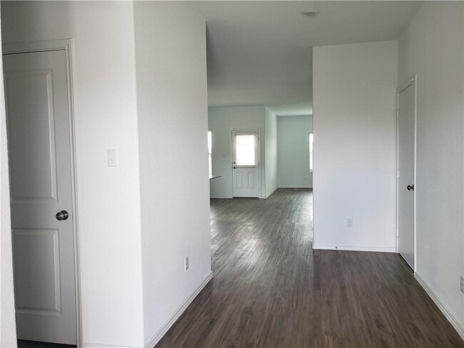 Photo - 125 Wolseley Dr